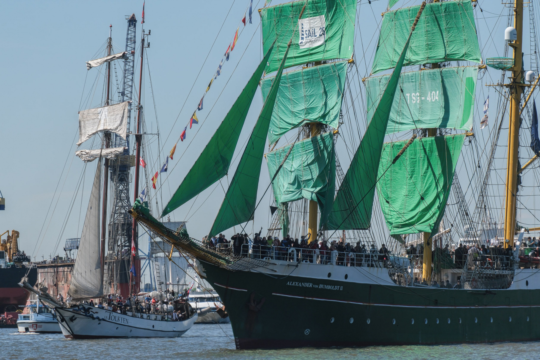 Viel Windjammer bei bestem Wetter - Hafengeburtstag 836