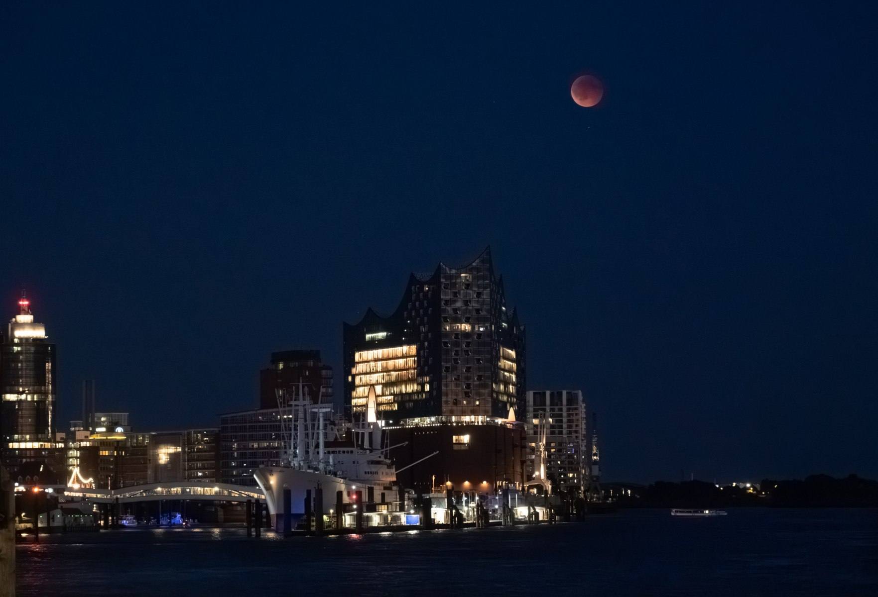 Nicht der Mond leuchtet, sondern die Sonne