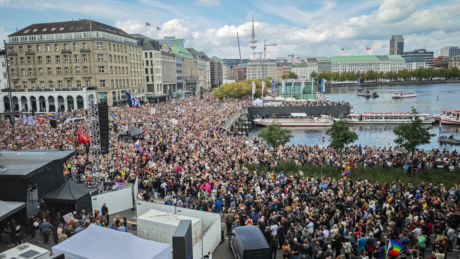 Hamburg kann Massendemonstrationen - Vor einem Jahr kamen bis zu 80 000 gegen Rechtsextremismus