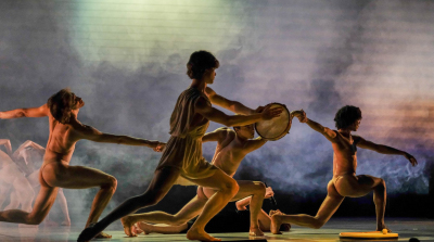 Neumeiers Tanz-Drama 'Die Unsichtbaren' in Hamburg uraufgeführt