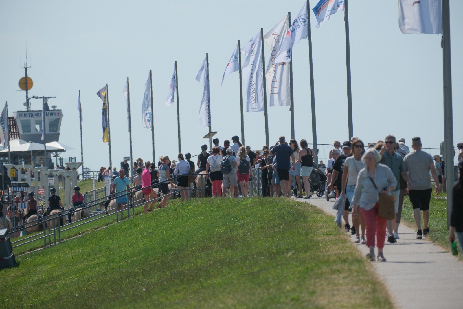 Die Schlammschlacht im Watt lockt alljährlich Tausende an die Nordseeküste