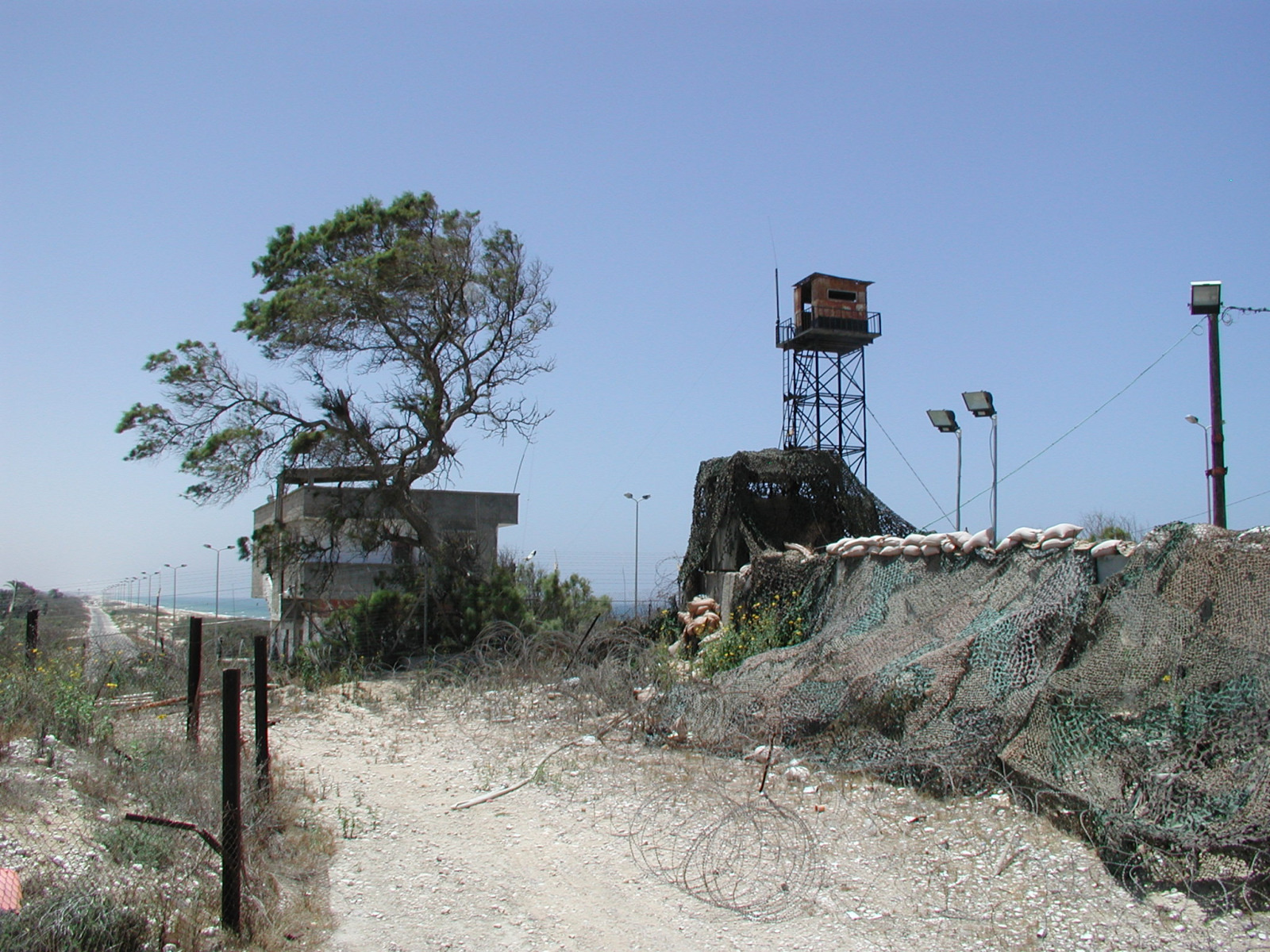 Ein \"Checkpoint\" am südlichen rand des Gazastreifens 2003.. Die Intifada dauert schon knapp 3 Jahre