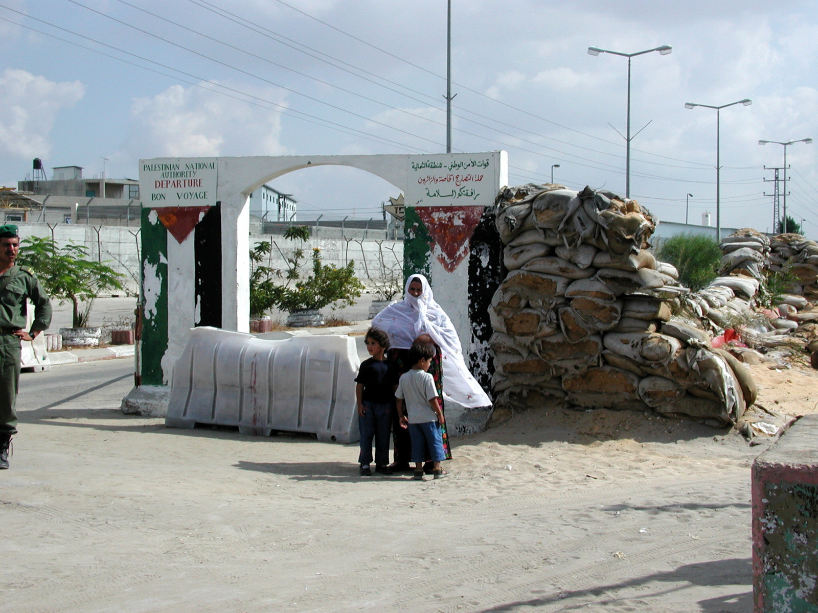 Im Norden: Gaza-Erez-checkpoint-Frau-mit-Kindern
