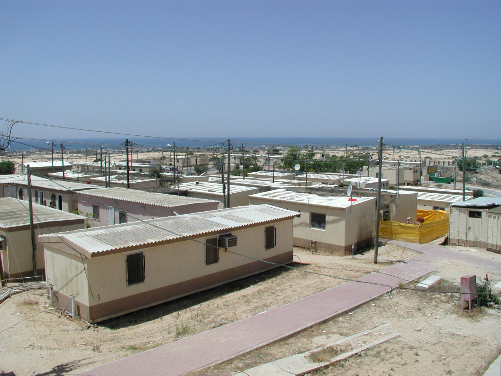 Das Hauptquartier der Armee bei Gusch Katif .  Israel muss ja seine jüdischen Siedler auf dem Streifen beschützen.Gaza-Gush-Kativ-army-HQ