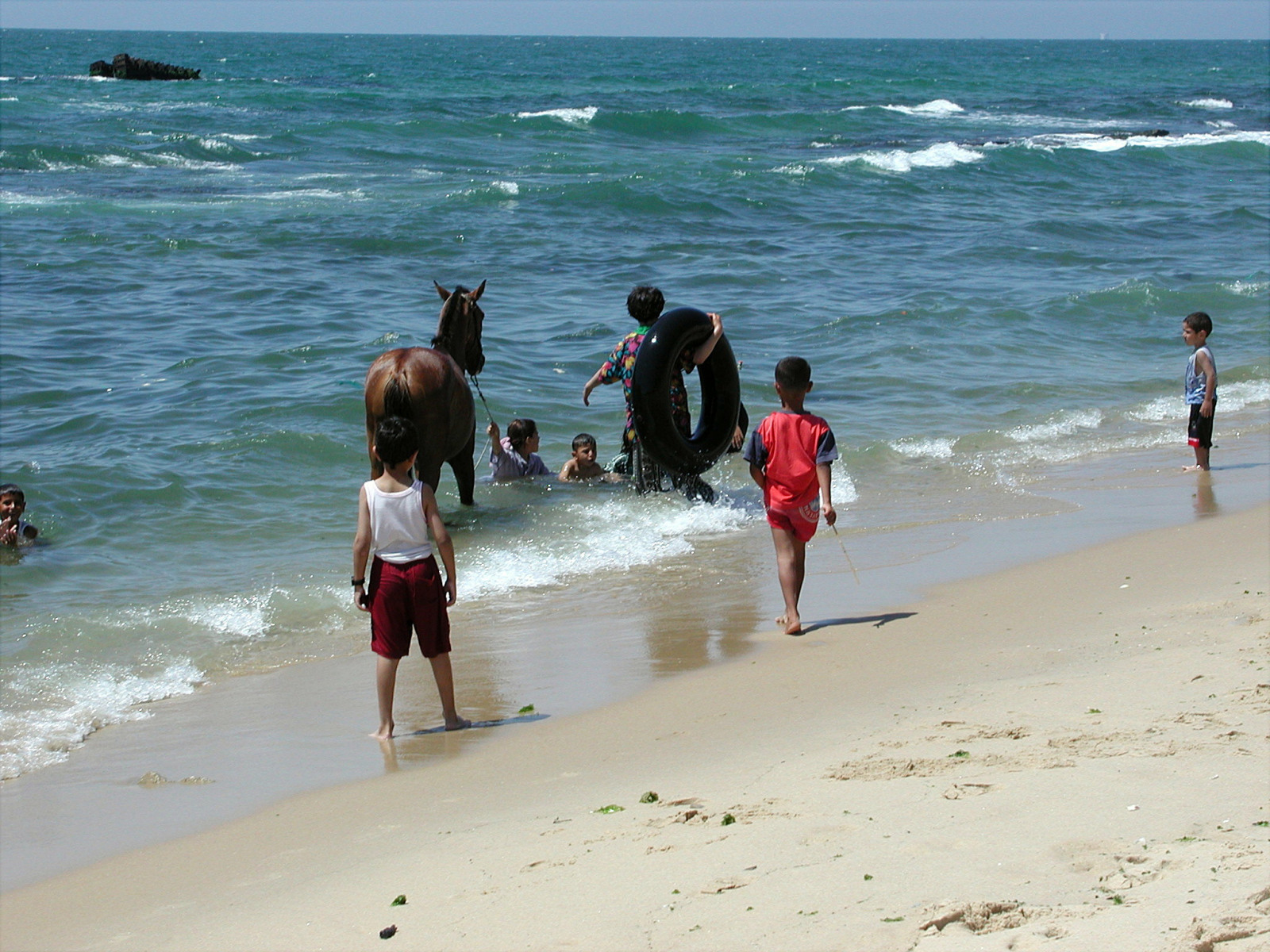2003 Gaza: Kinder am Strand vor dem Schathi - Flüchtlingslager