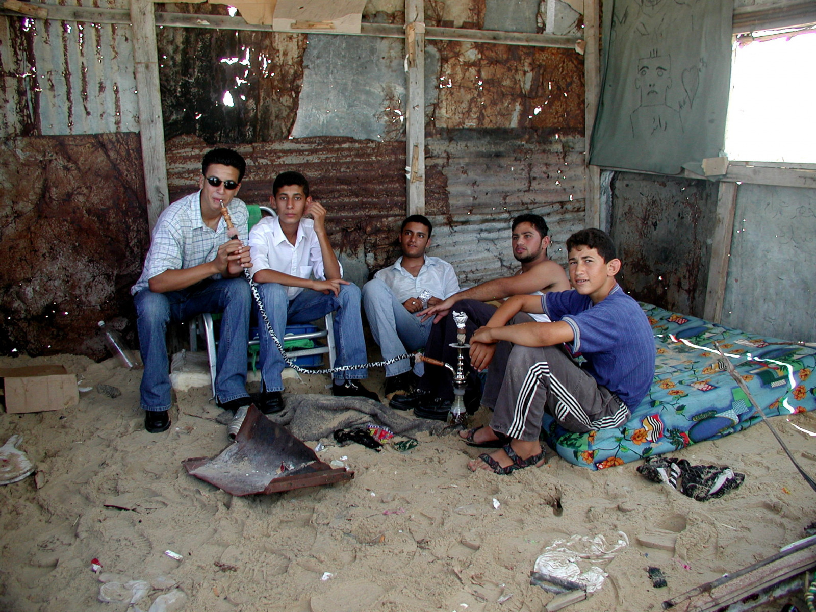 2003 - Jugendliche mit Hasch-Pfeifen - Arbeitslos und gelangweiltfchen