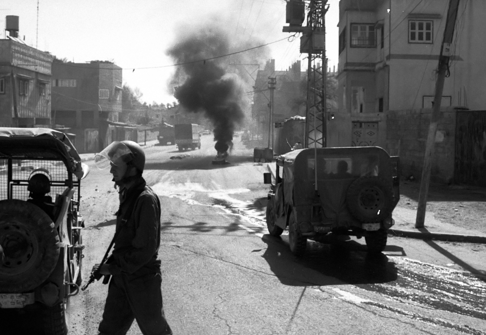 1989 Gaza: Der Gestank brennender Reifen ist penetrant und ungesund