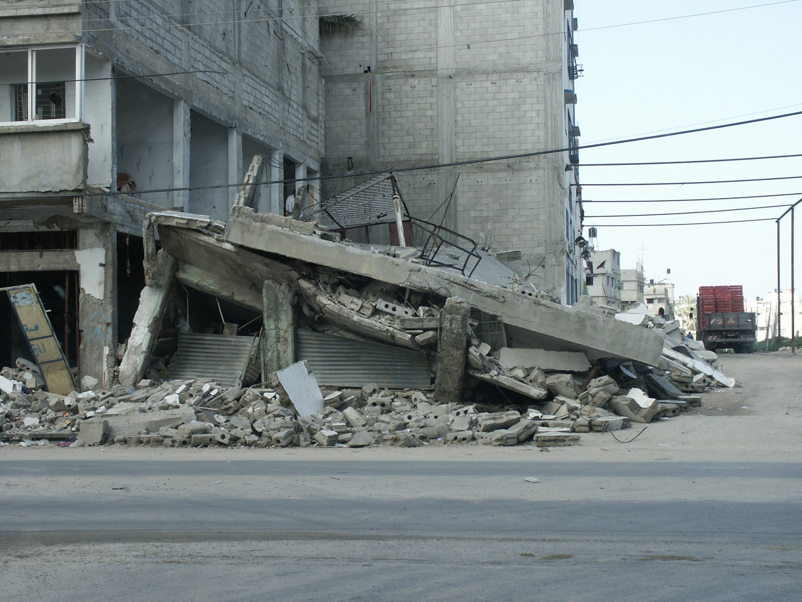 Zerstoerte-Waffenfabrik