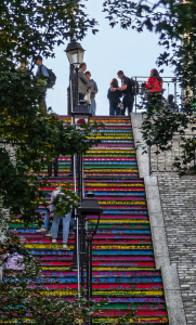 Kürzere Wege durch die vielen, steilen Treppen sind ein Charakteristikum Montmartres