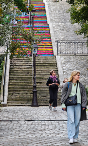 Kürzere Wege durch die vielen, steilen Treppen sind ein Charakteristikum Montmartres