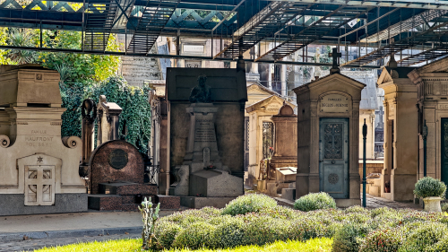 Der teil-überdachte Nordfriedhof