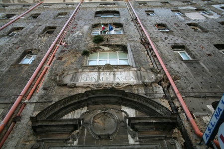 Das Presidio Ospedaliero Cardinale Ascalesi, ein Krankenhaus in Neapel im historischen Zentrum im Viertel Forcella, in der Via Egiziaca a Forcella, oft einfach "Ospedale Ascalesi" genannt