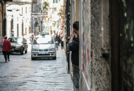 Italiener liebten schon früh das Handy. nicht wenige besaßen schn zwei und mehr, als man in Deutschland noch zweifelte "ob man sowas braucht!"