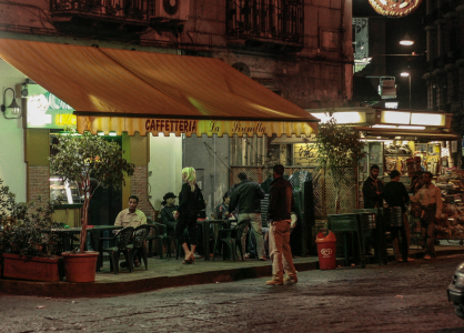 Café im Bahnhofsviertel vor Flaschenwurf